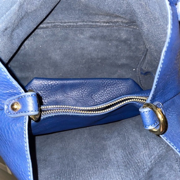 Elegant Navy Blue Handbag - Picture 6 of 6